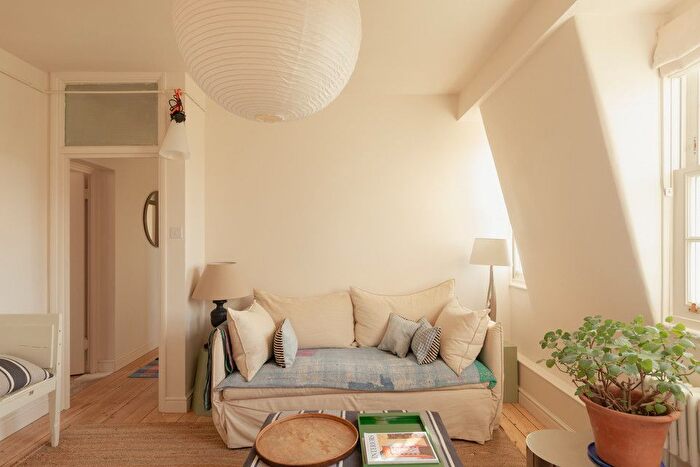 2 Bedroom Flat For Sale In Peabody Estate, Camberwell Green, Camberwell, SE5