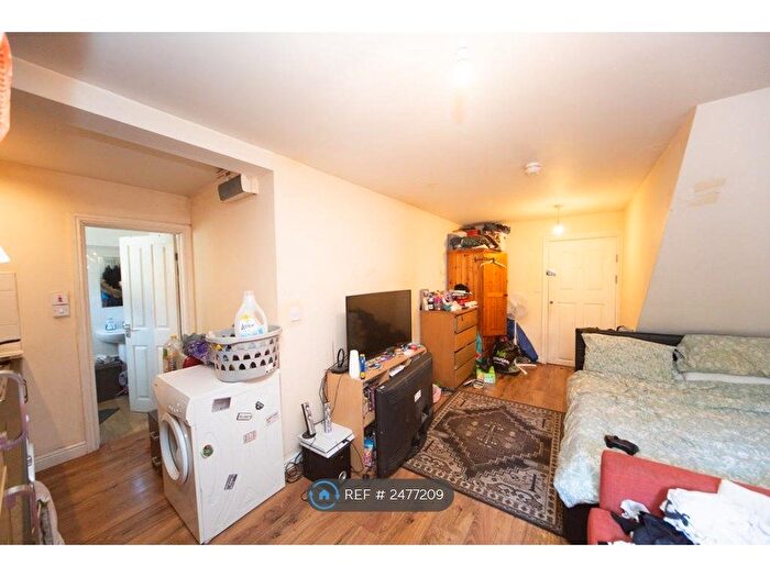 1 Bedroom Flat To Rent In Newport Road, Cardiff, CF24