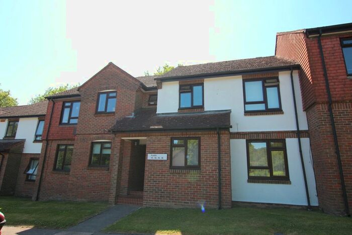 1 Bedroom Flat To Rent In Gorringes Brook, Horsham, RH12