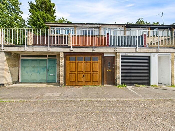4 Bedroom Terraced House For Sale In Sanctuary Close, Harefield, Uxbridge, UB9