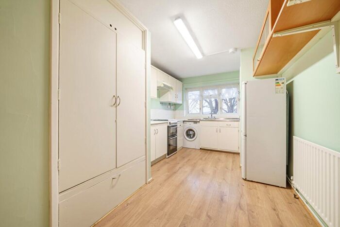 2 Bedroom Flat To Rent In Worsley Bridge Road, Beckenham, BR3