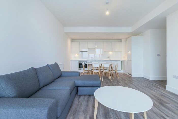 2 Bedroom Apartment To Rent In Canning Town London, E16