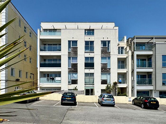 2 Bedroom Flat For Sale In Pentire Avenue, Newquay, TR7