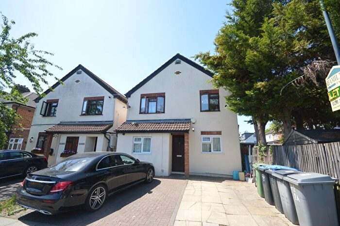 2 Bedroom Maisonette To Rent In Second Avenue, First Floor, Wembley, HA9