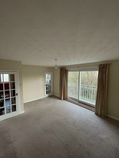 2 Bedroom Flat To Rent In Brook Valley, Southampton, Hampshire, SO16