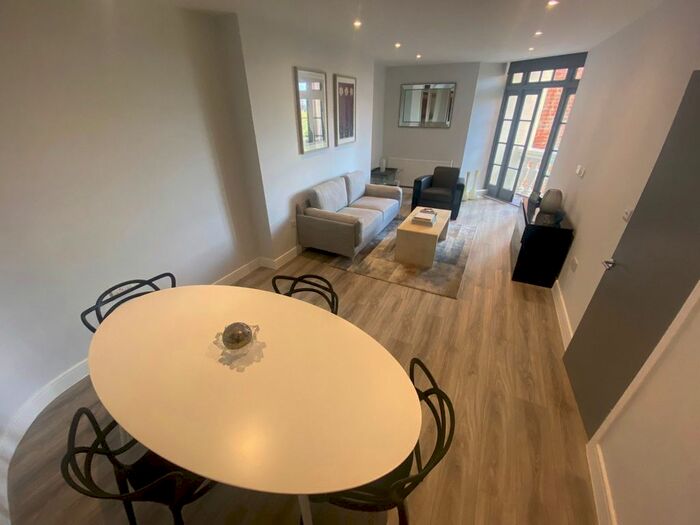 3 Bedroom Flat To Rent In Maida Vale, London, W9