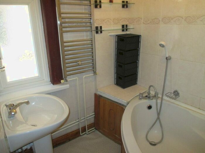 5 Bedroom Semi-Detached House To Rent In Roberts Road, HP13