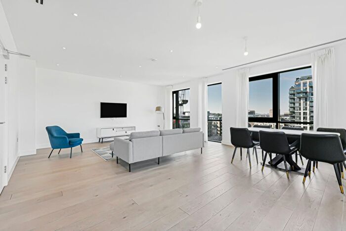 4 Bedroom Flat To Rent In Fairbank House, Beaufort Square, NW9