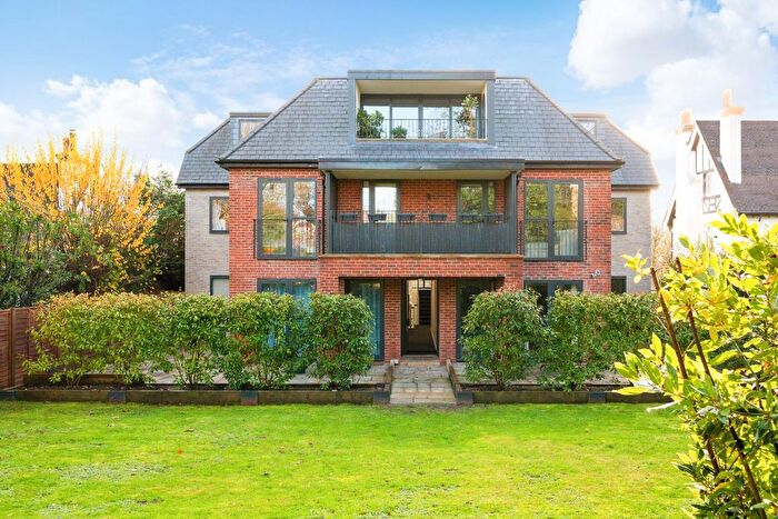 2 Bedroom Flat For Sale In The Drive, Coulsdon, CR5