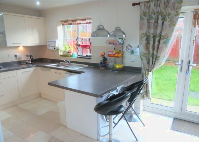 4 Bedroom Property To Rent In Hurworth Avenue, Slough, SL3