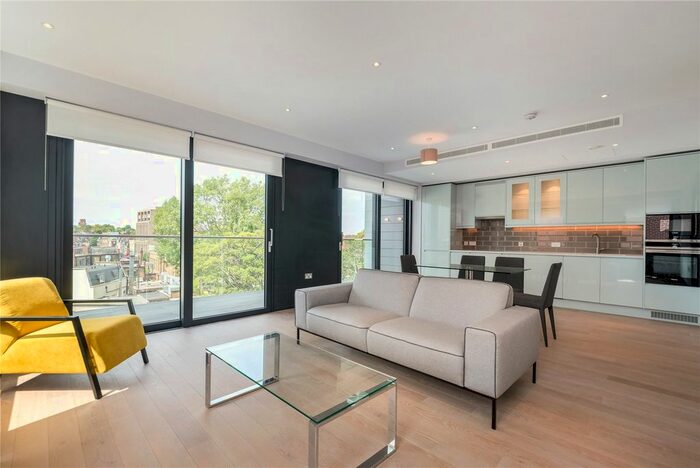 2 Bedroom Flat To Rent In Drapers Yard, Wandsworth, London, SW18
