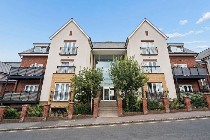 2 Bedroom Flat For Sale In The Vale, Vale Road, Bushey, WD23