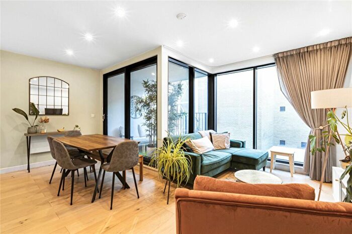 2 Bedroom Apartment To Rent In Hoxton Street, Shoreditch, London, N1