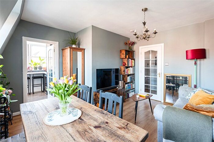 2 Bedroom Flat For Sale In Stanthorpe Road, London, SW16
