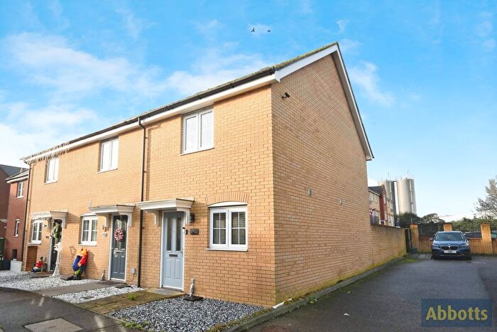 2 Bedroom End Terrace House For Sale In Bridge Road, Wickford, Essex, SS11