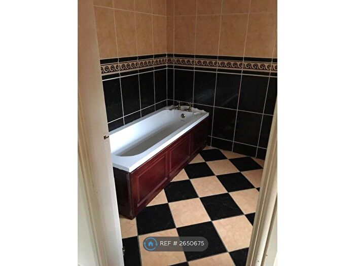 1 Bedroom Flat To Rent In Chapel Lane, Halifax, HX3