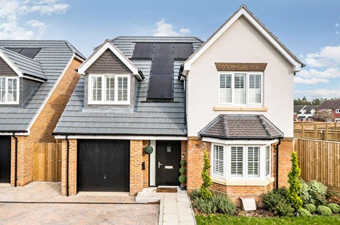 4 Bedroom Detached House For Sale In Pakenham Road, Bracknell, Berkshire, RG12