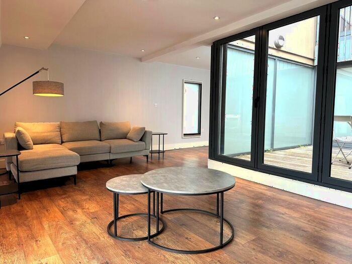 3 Bedroom Flat To Rent In Crispin Lofts, New York Road, Leeds, West Yorkshire, LS2