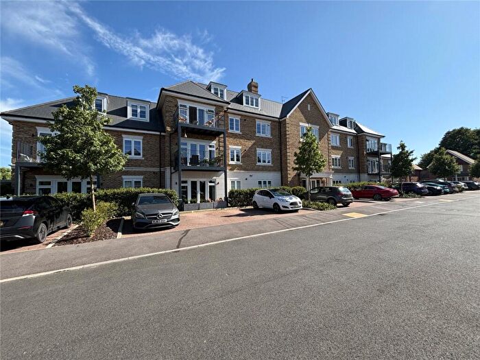 1 Bedroom Flat To Rent In Victory Gardens, Arborfield Green, Reading, Berkshire, RG2