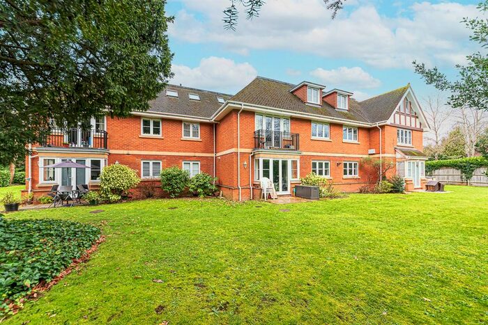 2 Bedroom Flat To Rent In Winnersh Grove, Reading Road, Winnersh, RG41