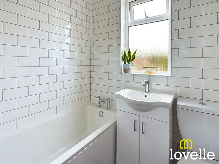 3 Bedroom End Of Terrace House For Sale In Aysgarth Avenue, Hull, East Riding Of Yorkshire, HU6