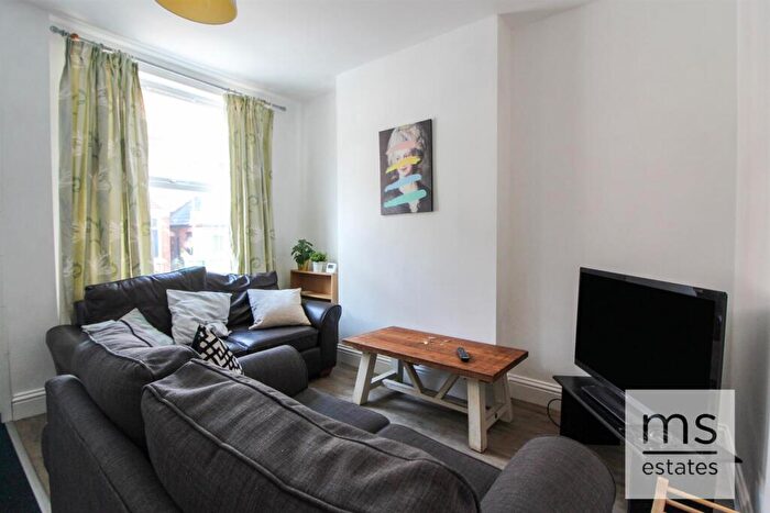 4 Bedroom End Of Terrace House To Rent In En-suite Bedrooms Chippendale Street, Lenton, Nottingham, NG7