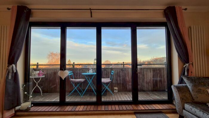 2 Bedroom Flat To Rent In Station Road, West Wickham BR4