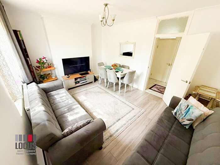 2 Bedroom Flat To Rent In Tudor Court, King Henry Walk, Hackney, N1