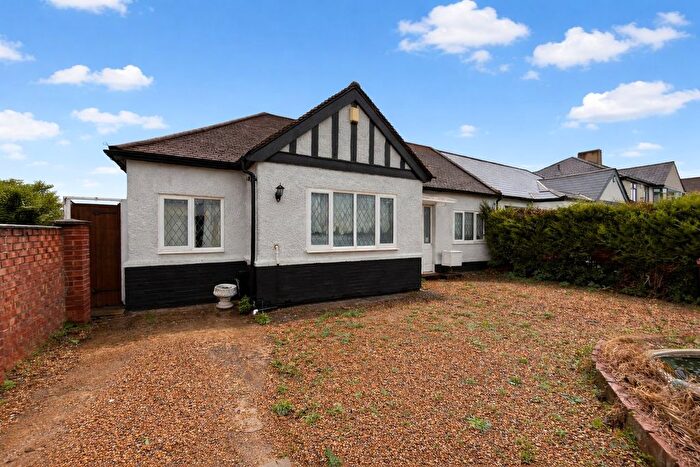 4 Bedroom Bungalow For Sale In Rowley Avenue, Sidcup, DA15