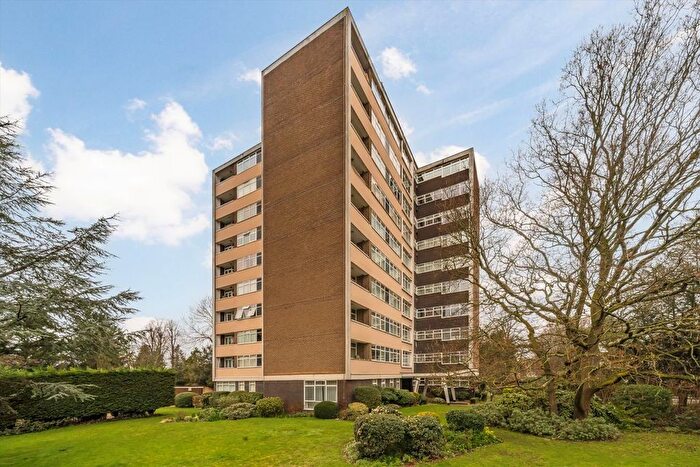 2 Bedroom Flat For Sale In The Knoll, West Ealing, W13