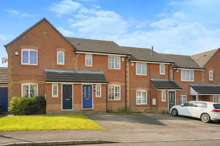3 Bedroom Semi-Detached House To Rent In Mead Grove, Leeds, West Yorkshire, LS15