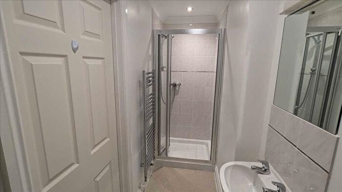 2 Bedroom Flat To Rent In Avonwick Apartments, Aveland Road, Torquay, TQ1