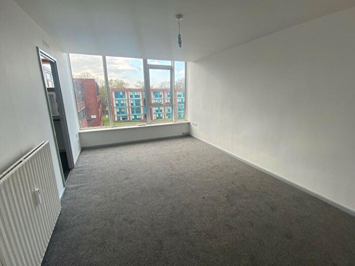 3 Bedroom Flat To Rent In Pytchley House, Browns Green, Birmingham, B20