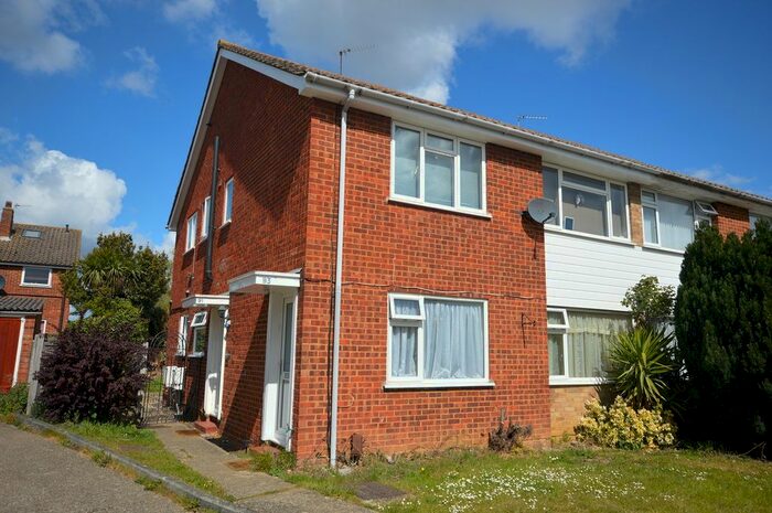 2 Bedroom Maisonette To Rent In Larkspur Way, Epsom, Surrey., KT19