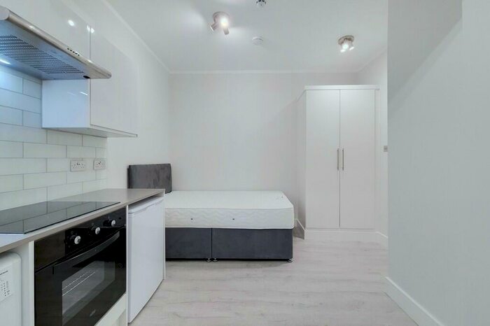 Studio To Rent In The Drive, London, NW11