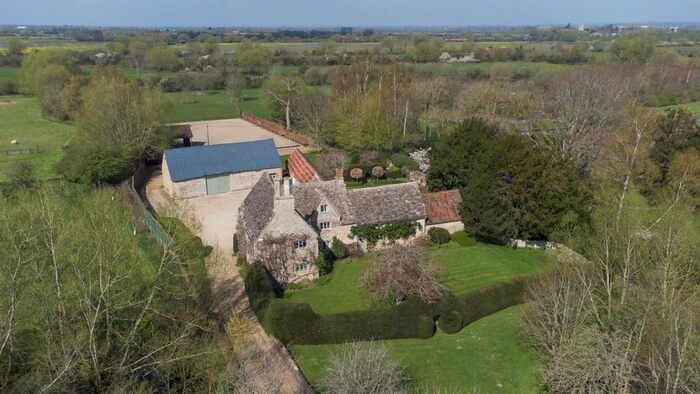 5 Bedroom Detached House For Sale In Hannington Wick, Swindon, SN6