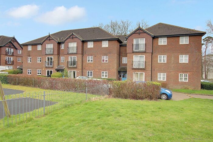 2 Bedroom Flat For Sale In Newbury Road, Leicester Court, Crawley, RH10