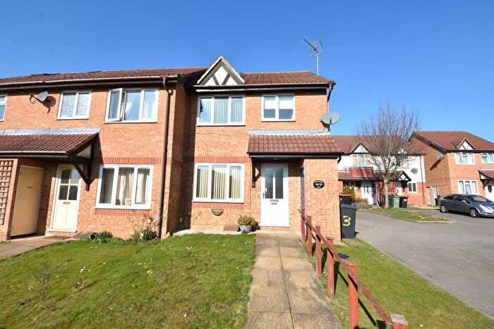 3 Bedroom End Of Terrace House To Rent In Cromer Way, Luton, Bedfordshire, LU2
