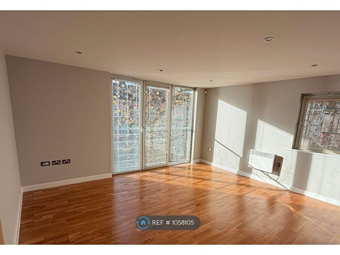 1 Bedroom Flat To Rent In Island Apartments, London, N1