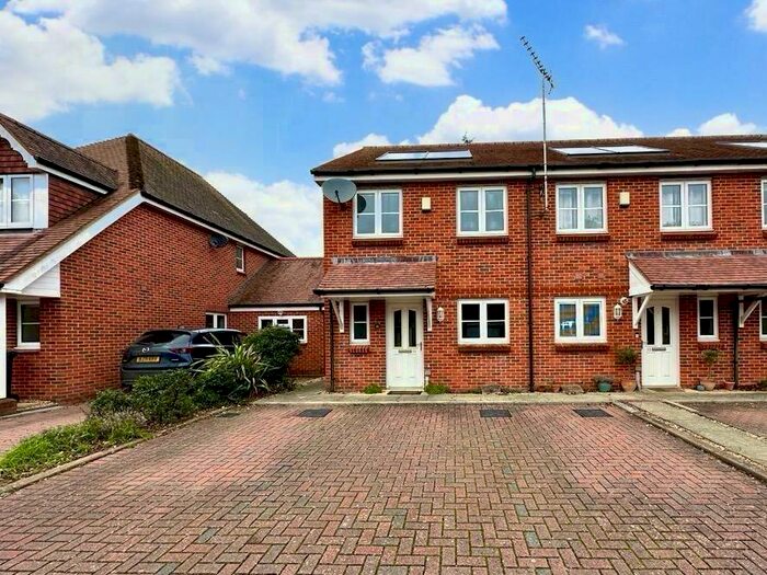 2 Bedroom End Of Terrace House To Rent In Hunts Close, Colden Common, SO21