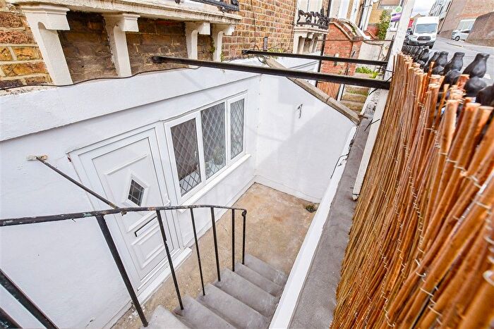 1 Bedroom Maisonette For Sale In Montague Road, Croydon, Surrey, CR0