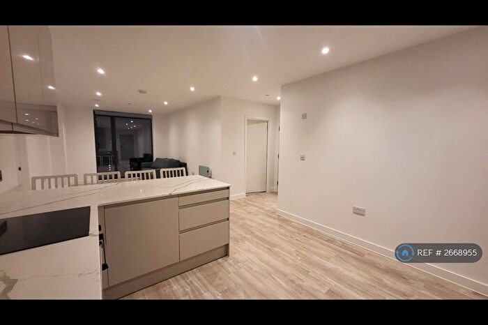 2 Bedroom Flat To Rent In Queen Street, Salford, M3