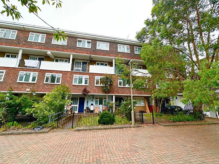 4 Bedroom Flat To Rent In Statham House, Patmore Estate, London, SW8