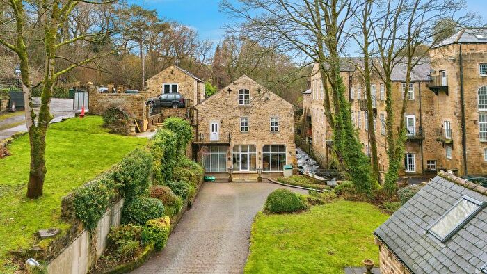 5 Bedroom Detached House For Sale In Lower Holme Way, Oakworth, Keighley, West Yorkshire, BD22