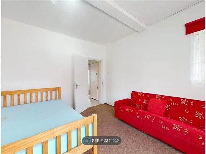 2 Bedroom Flat To Rent In Derby Lodge, London, WC1X