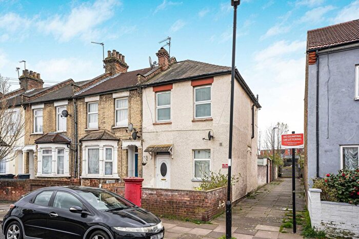 2 Bedroom Flat For Sale In Croyland Road, London, N9