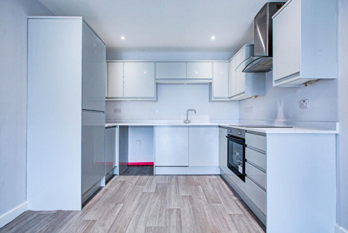 2 Bedroom Flat For Sale In Oak Road North, Benfleet, SS7
