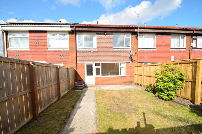 3 Bedroom Semi-Detached House To Rent In Manor Drive, Catchgate, DH9