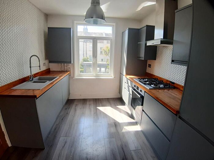 2 Bedroom Apartment To Rent In Clarendon Road, BN3