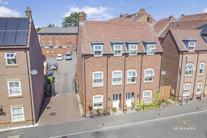 3 Bedroom Semi-Detached House For Sale In Larch Close, Nuneaton, CV10